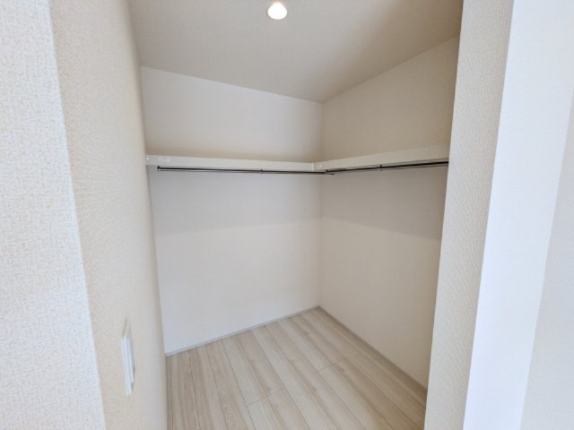 第2　石岡市茨城　新築戸建ての収納|衣類や季節ものバッグ、帽子などの小物もまとめて収納できる広々としたウォークインクローゼット♪