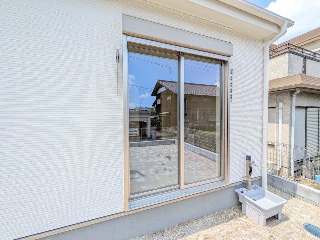 第2　石岡市茨城　新築戸建ての外観|現地完成済で建物も駐車場やお庭も全てご覧いただけます。
ご自身の目で街並みや敷地の広さ、陽当たりをご確認ください。