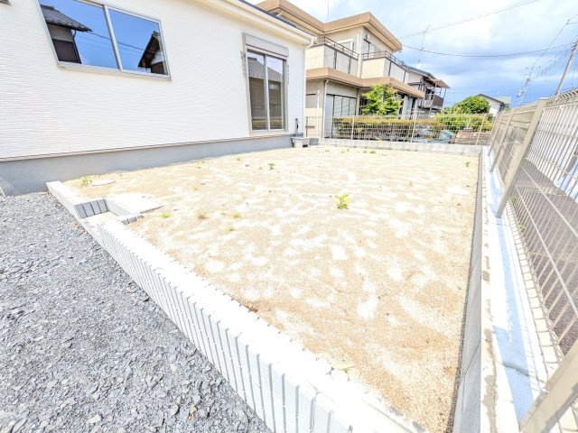 第2　石岡市茨城　新築戸建ての庭|リビングに明るい光を届ける南庭。
お子様の遊び場やペットのスペースとしても最適です。
室内外で心地よい暮らしが叶います。