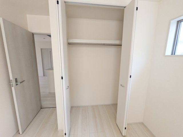 第2　石岡市茨城　新築戸建ての収納|全居室に収納を完備。
すっきりとした空間で、集中して勉強に取り組んだり、自分だけの時間を楽しめるプライベート空間です。