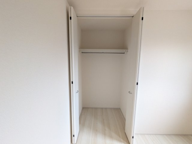石岡市府中　2期　新築戸建ての洋室|全居室に収納を完備。
すっきりとした空間で、集中して勉強に取り組んだり、自分だけの時間を楽しめるプライベート空間です。