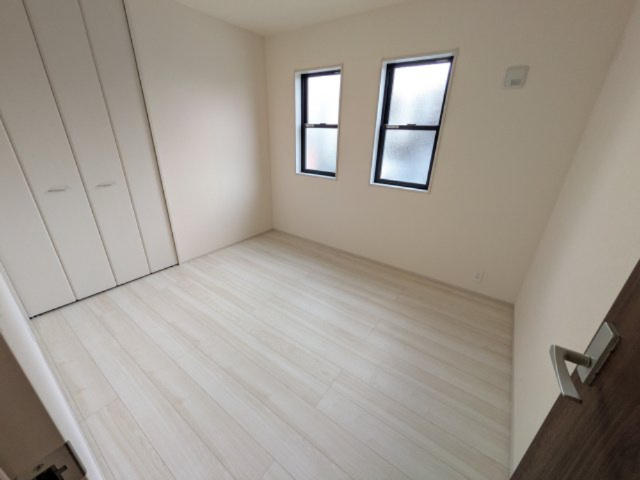 石岡市府中　2期　新築戸建ての洋室|２面採光で明るい洋室♪