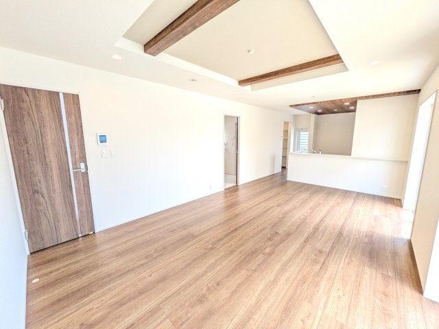 土浦市小岩田東2丁目　6期　新築戸建て　1号棟の居間・リビング|居心地の良いデザインと機能性を両立。
ご友人を招いたり、趣味を楽しんだり、様々なシーンで活躍する団らんの中心地です。