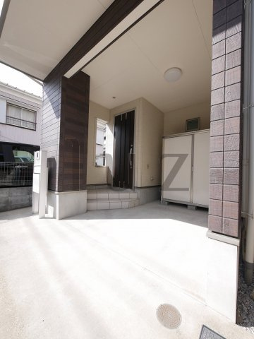 横浜市神奈川区神奈川１丁目の一戸建てのエントランス