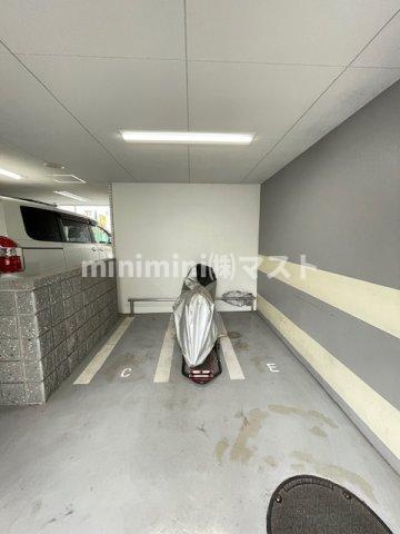 プレサンス天神橋筋六丁目ヴォワールの駐車場