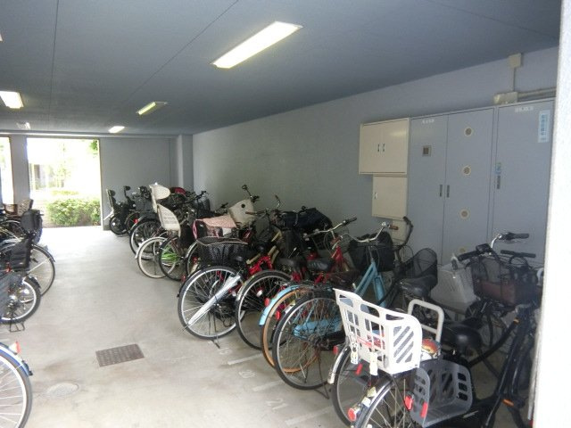 グランデパイースの駐車場