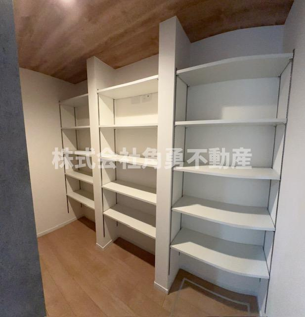 平塚市第1南原　新築一戸建て　1号棟の内観：施工例|《施工例》パントリー
