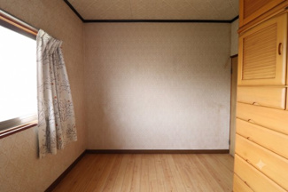【洋室】 | 笠間市来栖5LDK平屋中古住宅 | 北側の洋室です
※一部写真が見やすいように家具・荷物等を消しています。
