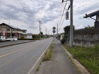 【前面道路含む現地写真】 | 笠間市来栖5LDK平屋中古住宅