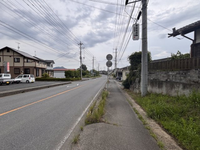 【前面道路含む現地写真】 | 笠間市来栖5LDK平屋中古住宅