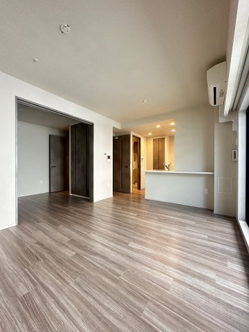 SK RESIDENCES SHINSAIBASHI (旧 SK RESIDENCE)の居間・リビング