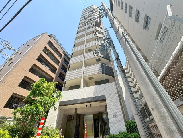 クリスタルグランツ新大阪の外観
