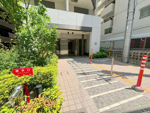クリスタルグランツ新大阪のエントランス