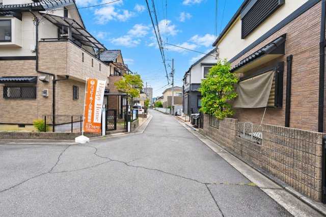 宝塚市中州1丁目中古戸建｜3LDK＋駐車1台可の前面道路含む現地写真|東側前面道路　幅員4.3ｍ