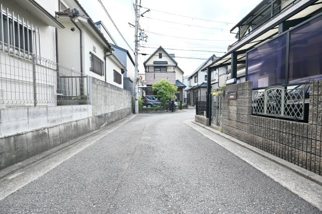宝塚市中州1丁目中古戸建｜3LDK＋駐車1台可の前面道路含む現地写真|東側前面道路　幅員4.3ｍ