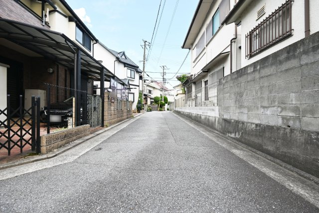 宝塚市中州1丁目中古戸建｜3LDK＋駐車1台可の前面道路含む現地写真|東側前面道路　幅員4.3ｍ