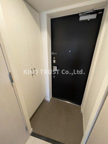 プレサンス南森町駅前の玄関|明るい玄関です