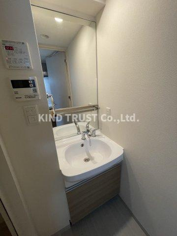 プレサンス南森町駅前の独立洗面台|独立洗面台あり、毎朝おしゃれに忙しい女性の方におすすめです