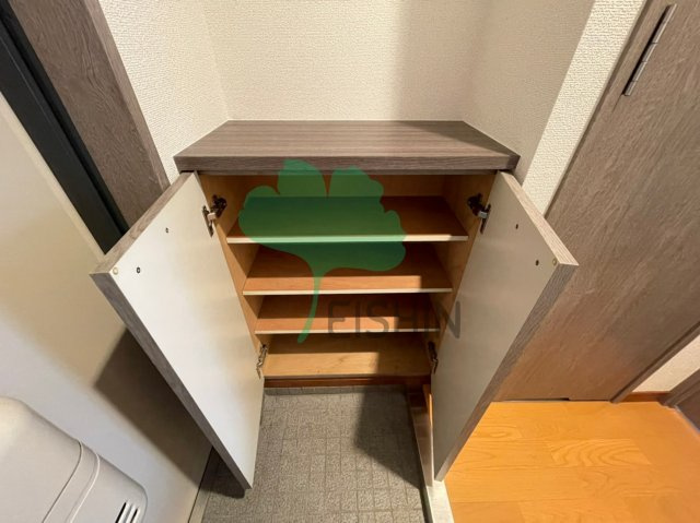 ロイヤル神屋の玄関|下駄箱もしっかりついてます！