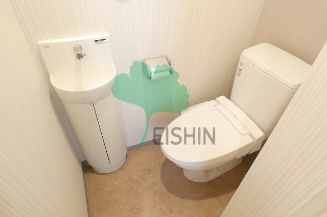 リアンレガーロ博多ステーションのトイレ|清潔感のあるトイレです。