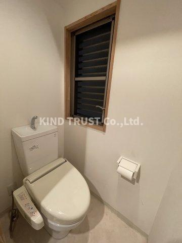 FUKUE BLD　松ヶ枝町のトイレ|落ち着いた色調のトイレです