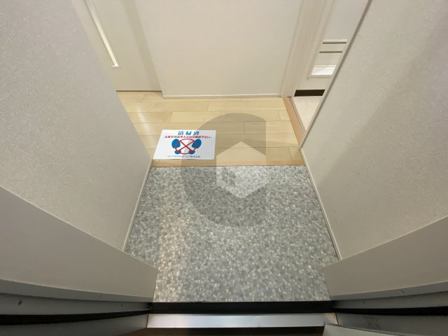 フジパレス高井田西1番館の玄関