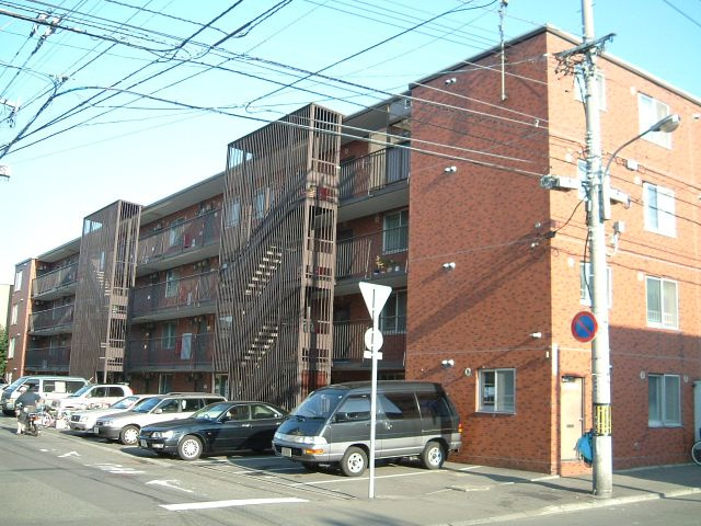 山鼻ロイヤルハイツ