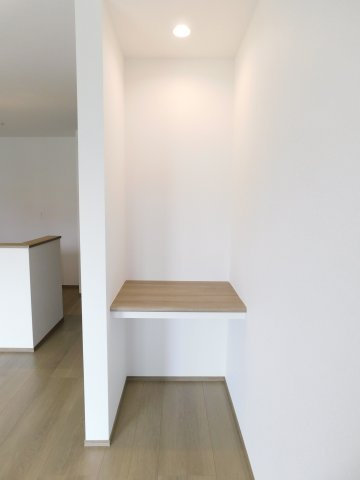 名古屋市港区東茶屋１丁目の新築一戸建のその他|◇リビング棚◇　　写真や小物を飾ったり、作業スペースなど多用途に利用できます♪