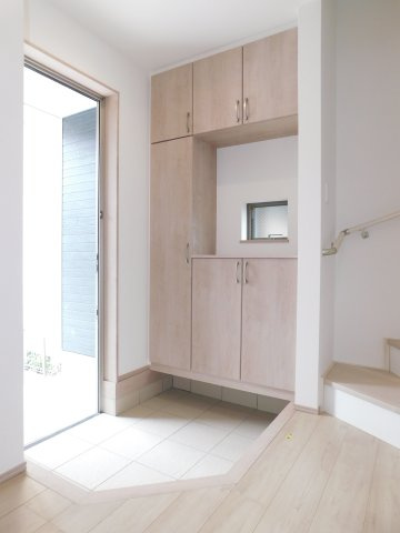 名古屋市港区東茶屋１丁目の新築一戸建の玄関|◇玄関収納◇　　家族の履物がしっかり収納できるシューズ収納！　