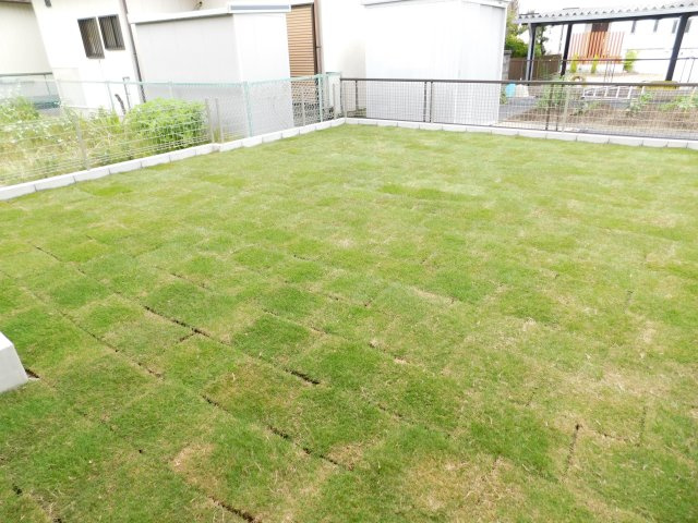名古屋市港区東茶屋１丁目の新築一戸建の庭|◇庭◇　　天然芝の広い庭付き、陽当たり良好♪