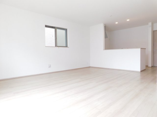 名古屋市港区東茶屋１丁目の新築一戸建の居間・リビング|◇リビング◇　　南面で明るいリビング約１８．５帖　子育てに嬉しい対面キッチン♪