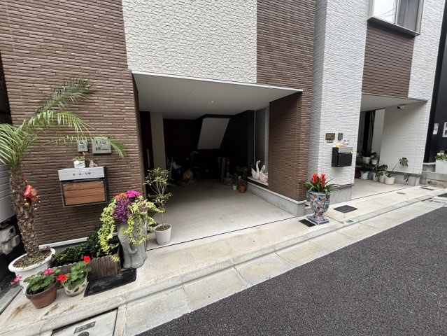 本駒込5丁目中古戸建の前面道路含む現地写真