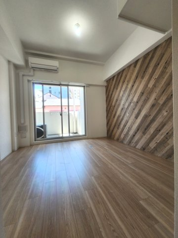 お部屋によって床、壁紙カラーパターン有
