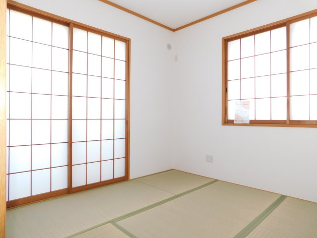 名古屋市北区中味鋺３丁目の中古一戸建の和室|◇和室◇　　明るい和室約４．５帖　全居室収納完備！