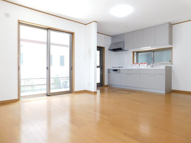 名古屋市北区中味鋺３丁目の中古一戸建の居間・リビング|◇リビング◇　　南面で明るいリビング　家族が集まってもゆとりのある空間♪