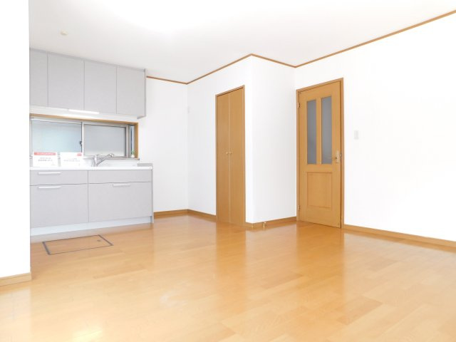 名古屋市北区中味鋺３丁目の中古一戸建の居間・リビング|◇リビング◇　　南面で明るいリビング　リビング収納完備！
