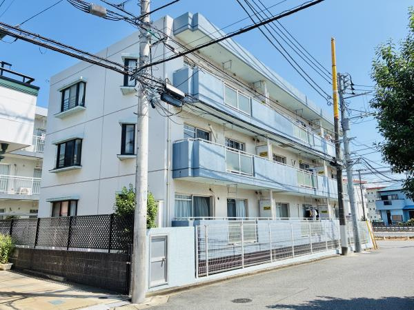 コーポアツミの外観