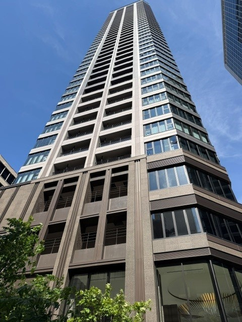 ＢＲＡＮＺ　ＴＯＷＥＲ　大阪本町の外観