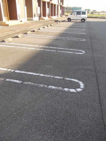 ペルペティアＦの駐車場|駐車場があります
