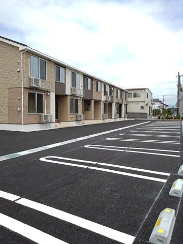 Ａｎｇｅ（アンジュ）の駐車場|車をお持ちの方に嬉しい駐車場付きの物件です