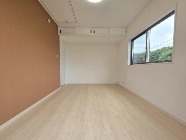 横浜市港南区笹下６丁目の中古一戸建の洋室|広さも十分で窓からの光が嬉しい洋室です。