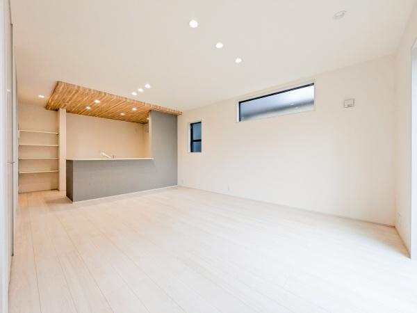 横浜市緑区東本郷４丁目の新築一戸建の居間・リビング|自慢したくなるリビング！
形も良く家具の配置にも困りません。