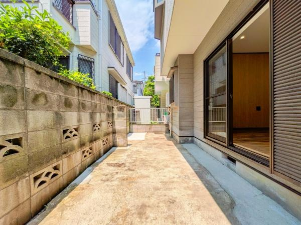 横浜市鶴見区上末吉５丁目の中古一戸建の庭|お庭もついています！
家庭菜園や、お子様のプールなど、使い方は様々です！