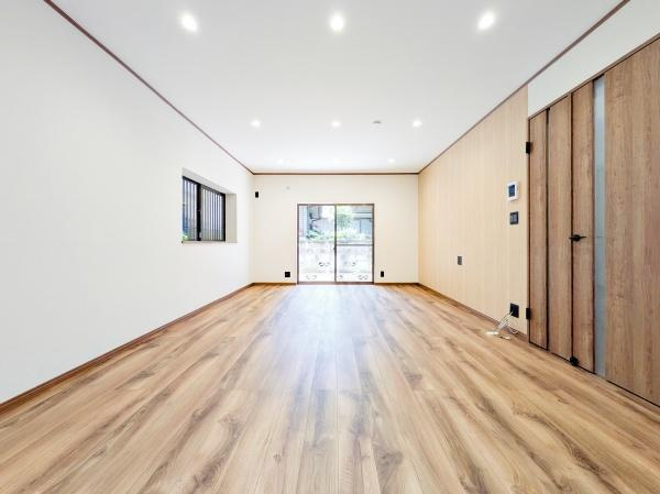 横浜市鶴見区上末吉５丁目の中古一戸建の居間・リビング|明るいLDK！！
陽当たり良好です。