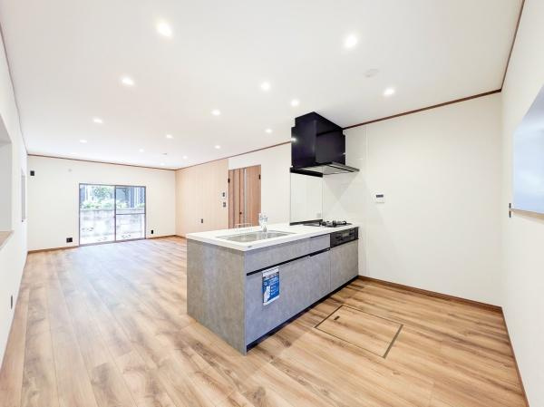 横浜市鶴見区上末吉５丁目の中古一戸建のキッチン|対面式のキッチンはお料理中でも家族とのお話も弾みます。
