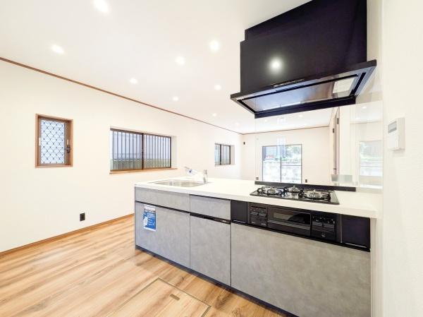横浜市鶴見区上末吉５丁目の中古一戸建のキッチン|食洗器付きなのは家事の負担を軽減してくれる嬉しいポイント♪