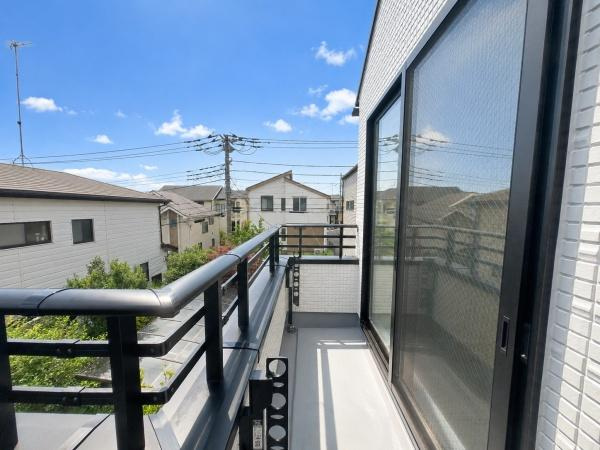 横浜市旭区白根６丁目の新築一戸建のバルコニー|陽当り良好のバルコニー！
風通しもよく気持ちいいです