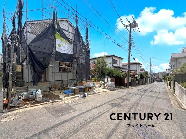 横浜市旭区白根６丁目の新築一戸建の前面道路含む現地写真|前面道路が広いので、安心して駐車可能です！
是非現地へお越しください。
