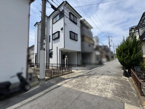 【外観】 | 南海高野線「萩原天神」駅が徒歩15分。通勤にも外出にもアクセス良好。家族でおでかけすることも増えそうですね♪