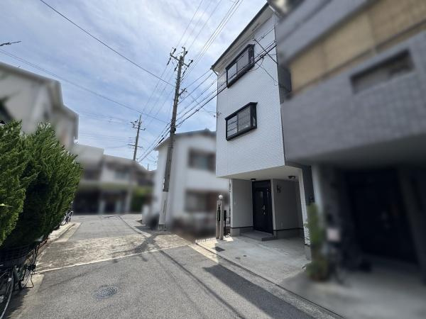 【前面道路含む現地写真】 | コンビニや小・中学校など生活施設が近くに揃う好立地！